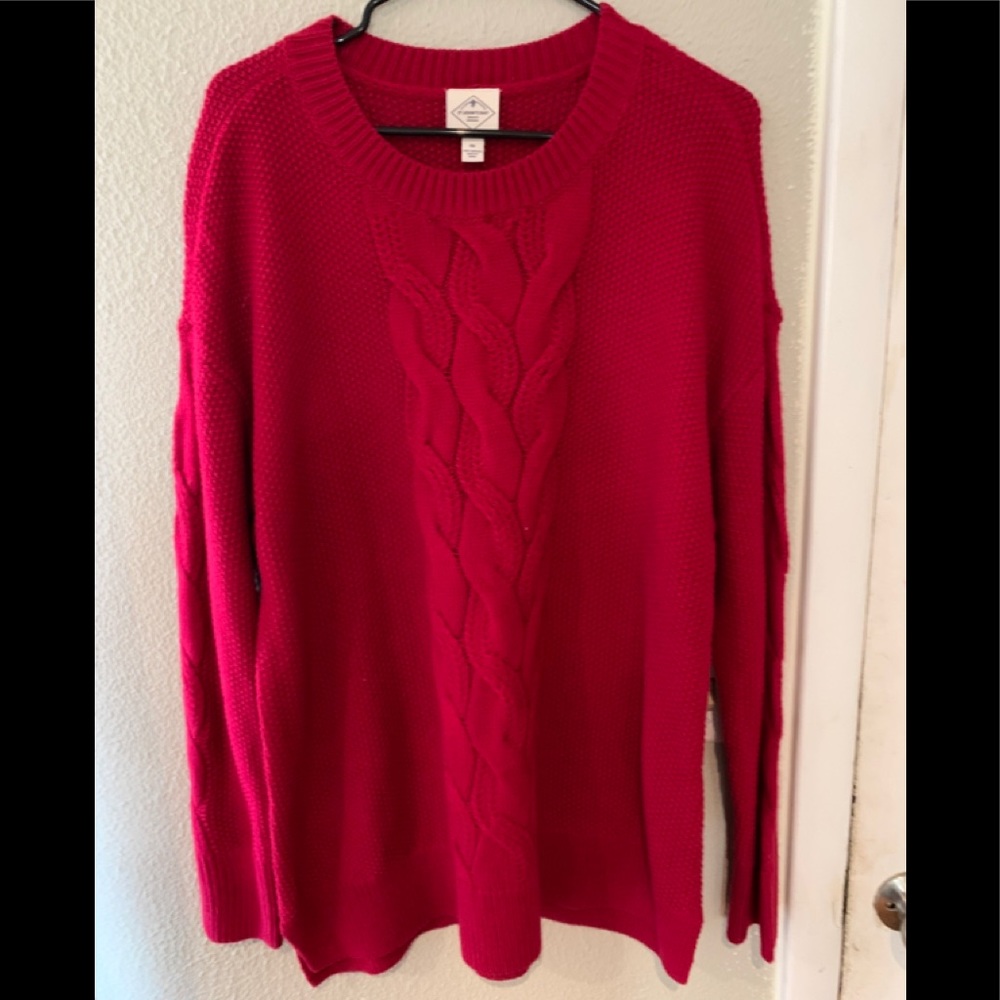 Women's roundneck cable knit sweater